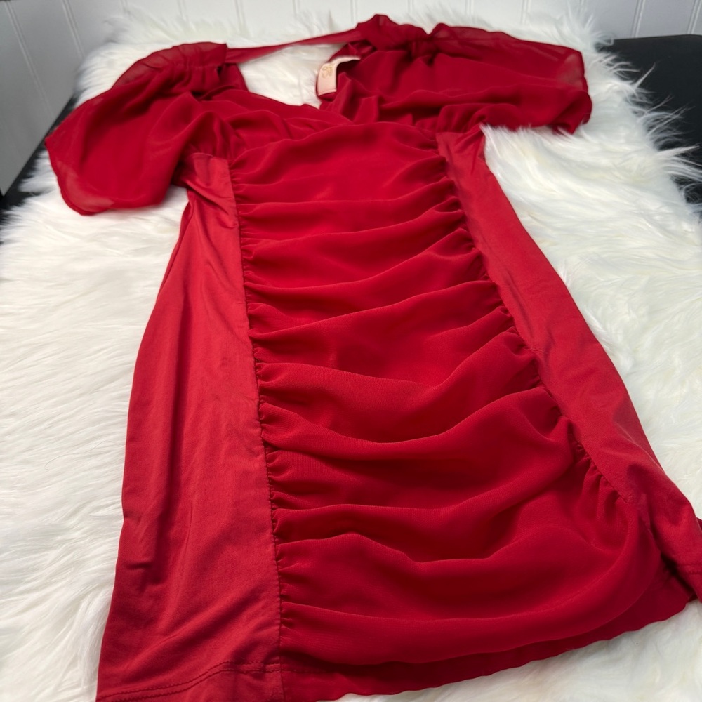 Lulu’s red dress